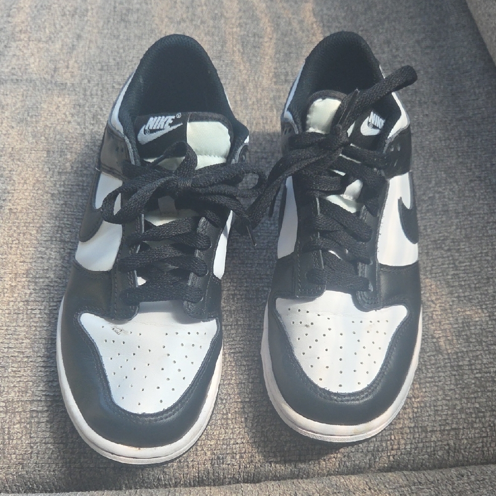 Nike Black and White Athletic Shoes 7Y